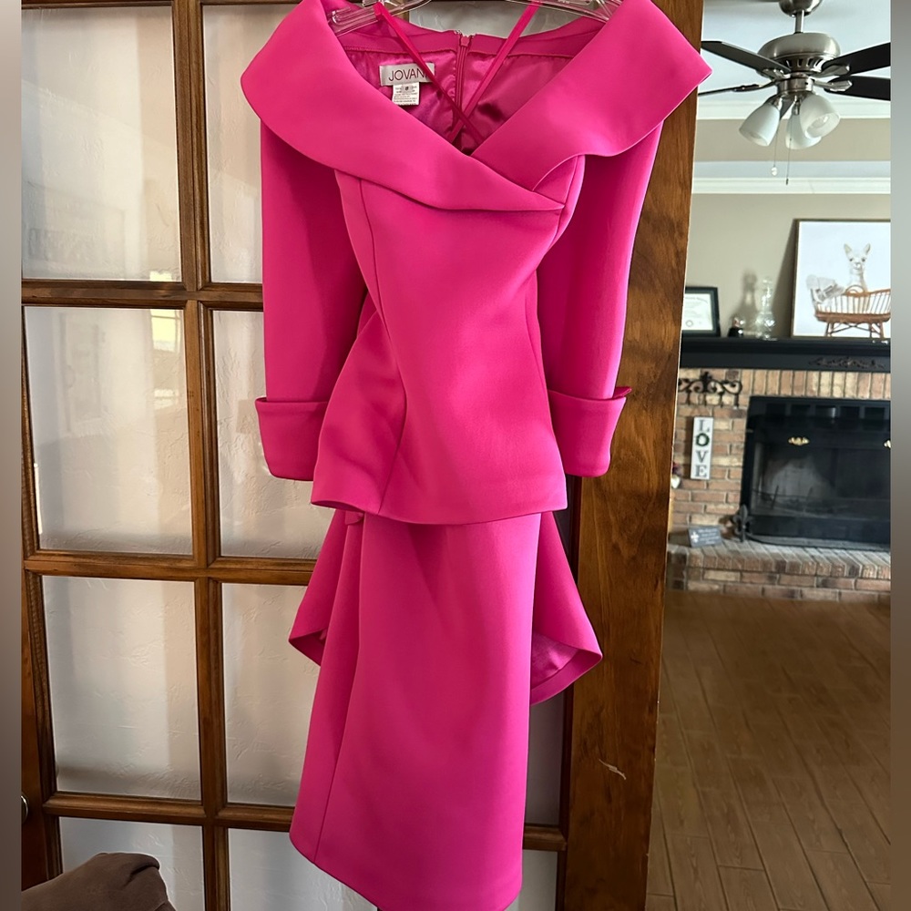 - Jovani Fuschia Peplum Scuba Cocktail Dress NWT No Rips/Tears/Stains Sz 8